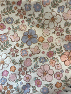 Dukkebody med blomster
