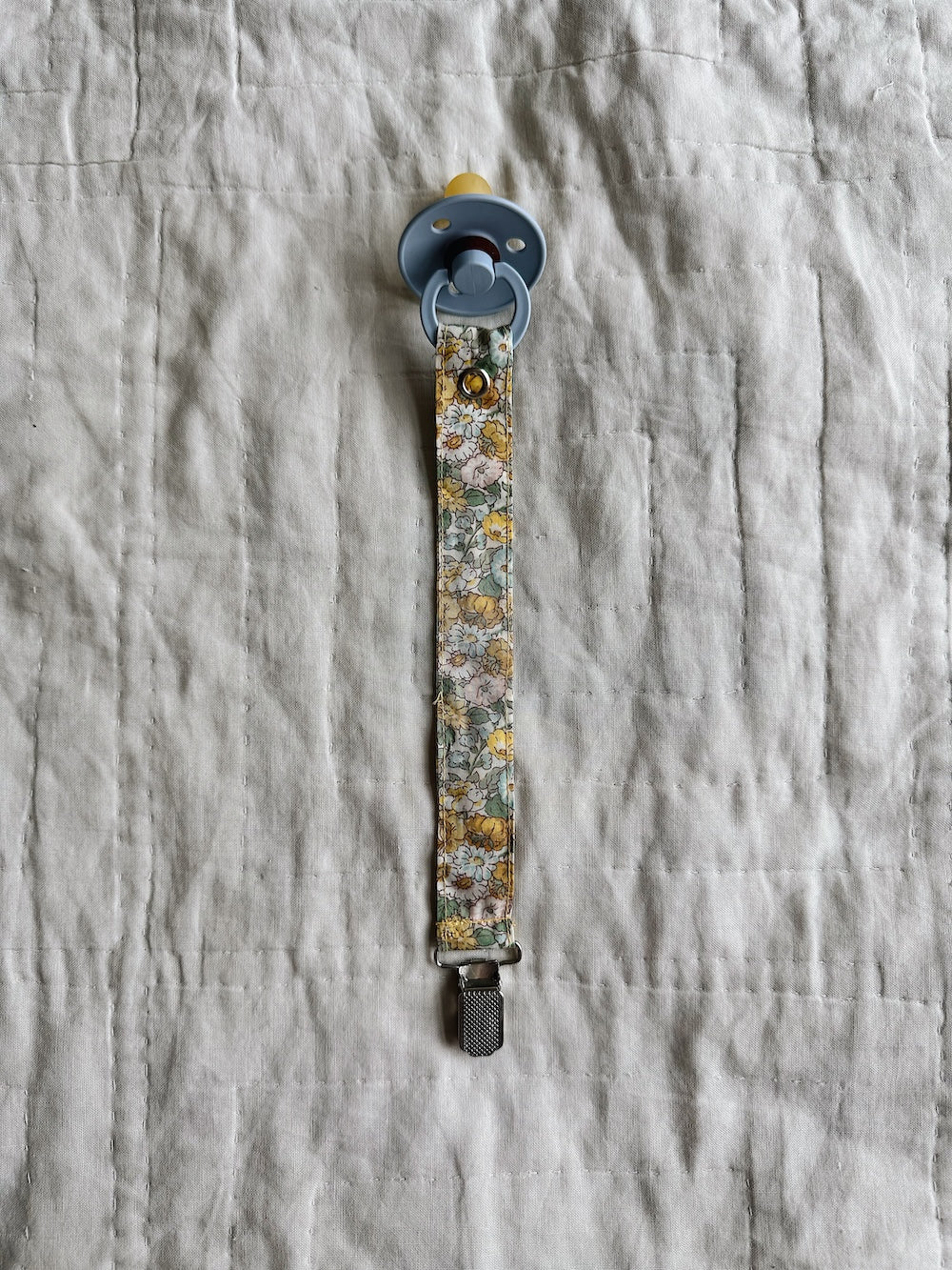 Pacifier clip - Sunkissed