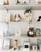 Dukkedragt med kirsebær - Gul med lyserødt kirsebær