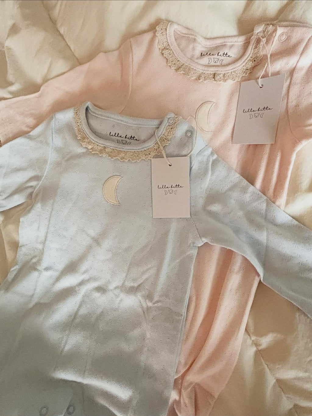 Baby Pyjamas med broderi - Lyserød