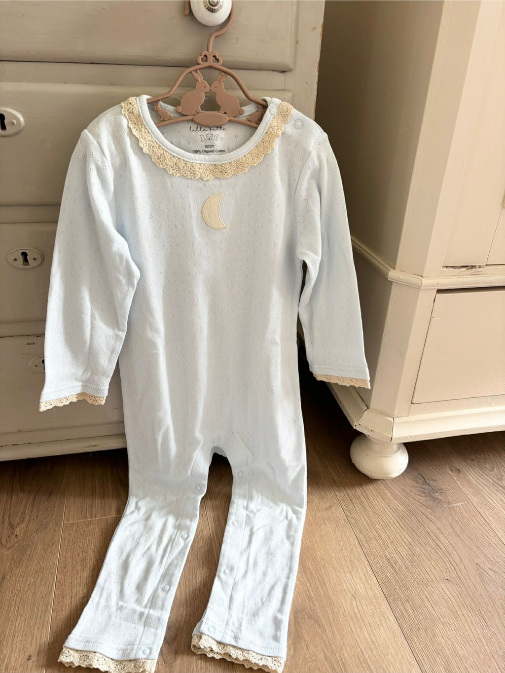 Baby Pyjamas med broderi - Lyseblå