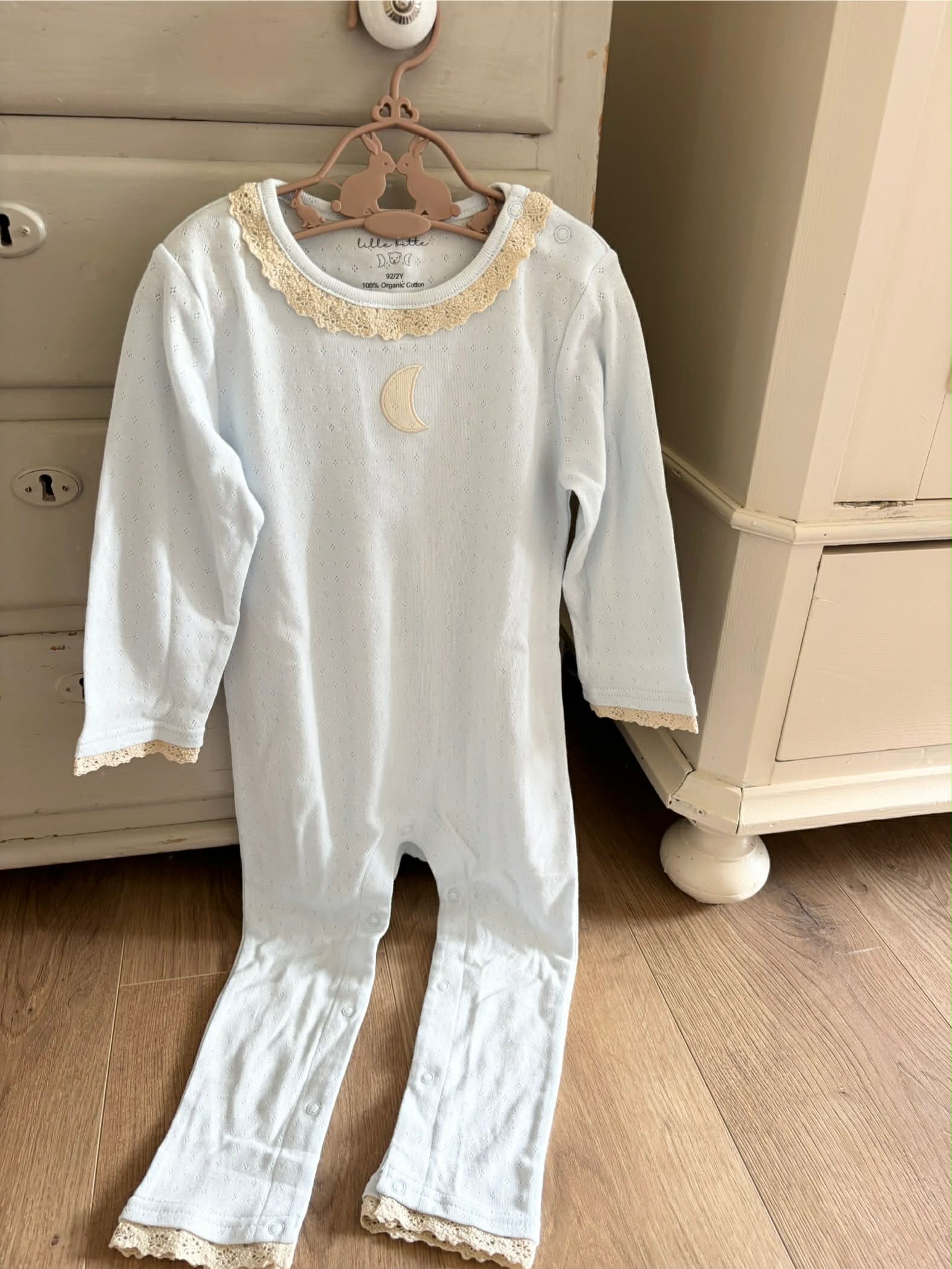 Baby Pyjamas med broderi - Lyseblå